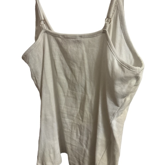 NWOT GUESS SHORT TANK BUNDLE ๐ฅ๐ฅ๐ฅ๐ฅ๐ฅ - Picture 4 of 8